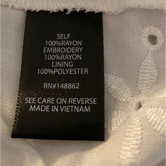 Torrid White Embroidered Eyelet Blouse Torrid Size 2 2X - Picture 4 of 10